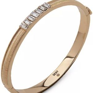 DKNY
Gold-Tone Baguette Hinged Bangle Bracelet